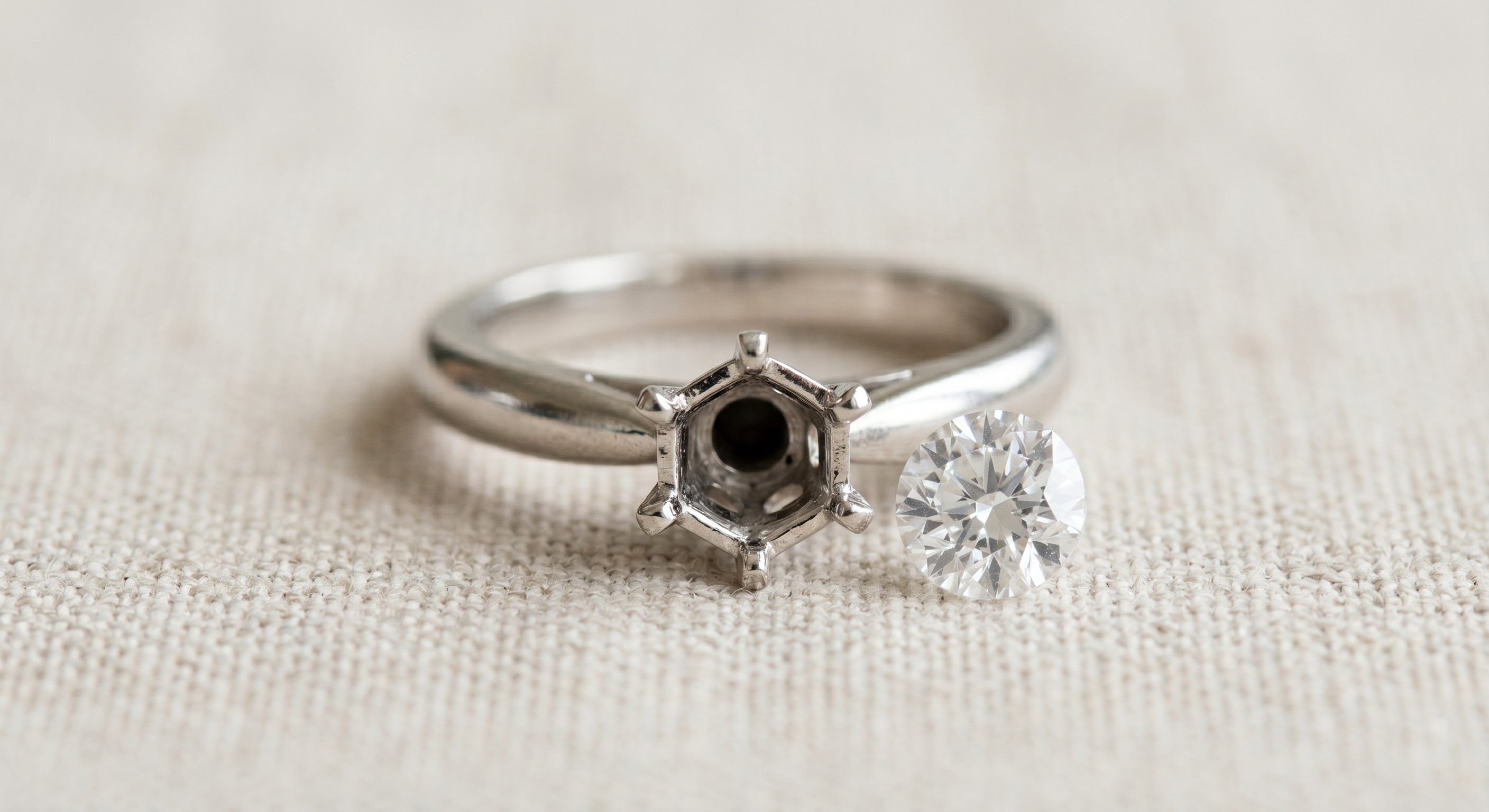 爪の変形や折れはダイヤモンドが取れる原因になる